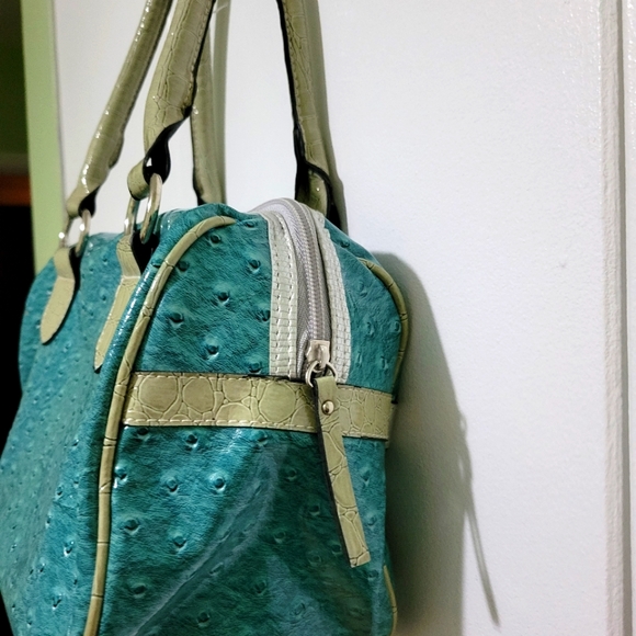 Very cute teal and grey/gray U.S. Polo Assn. Purse in excellent condition. - Picture 6 of 9